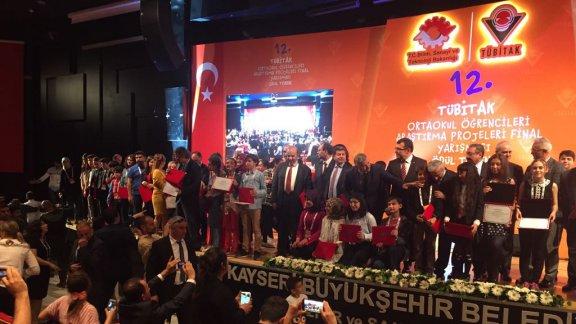12.TÜBİTAK Ortaokul Öğrencileri Araştırma Projeleri Türkiye Final Yarışmasında Akçakoca İmam Hatip Ortaokulu Türkiye 3.cüsü olmuştur.