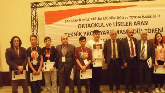 Akçakoca Fedai Karabıyık Mesleki ve Teknik Anadolu Lisesi öğrencilerinin projesi, Toyota Teknik Proje Yarışmasında Otomasyon dalında 3. oldu.