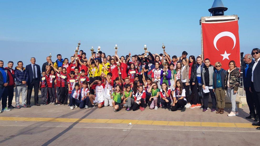 Akçakoca Gençlik Hizmetleri İlçe Spor Müdürlüğünün düzenlediği Cumhuriyet Koşusu yaklaşık 300 öğrencinin katılımıyla gerçekleşti.