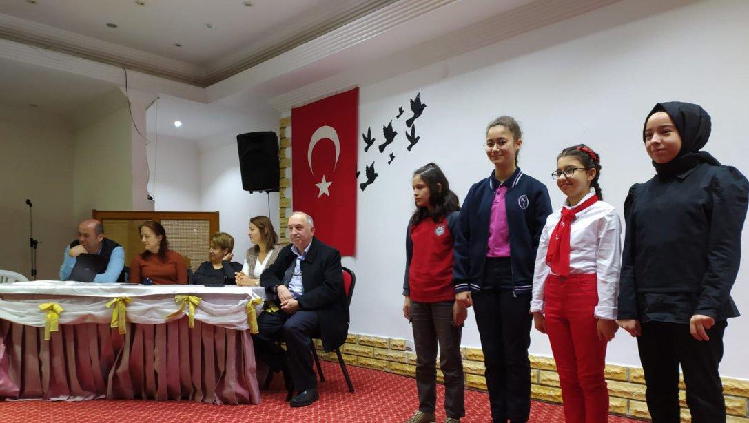 Ortaokul Kategorisinde İstiklal Marsını Güzel Okuma Yarışması 06.03.2020 Tarihinde Akçakoca Öğretmenevi ve ASO Müdürlüğü Konferans Salonunda yapıldı.