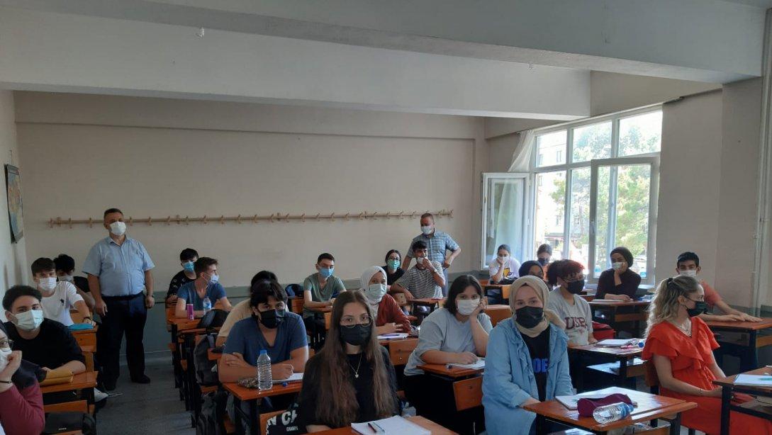 İlçemiz Akçakoca Barbaros Anadolu Lisesi ve Mustafa Açıkalın Ortaokulu Destekleme ve Yetiştirme Kurslarının  Denetimleri Yapıldı. 