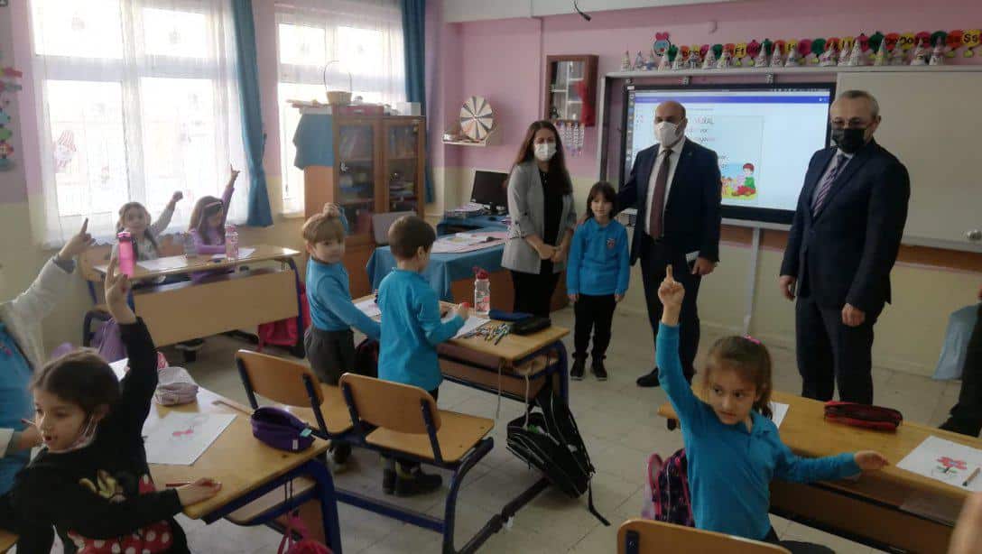 İlçemiz Akçakoca Kaymakamı Sayın Mustafa CAN ve İlçe Milli Eğitim Müdürü Ömer EZER Osmaniye İlkokulu ve Gençlik Merkezini Ziyaret Ederek İncelemelerde Bulundular.